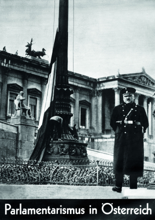 Polizist vor dem abgeriegelten Parlamentsgebäude, 15. März 1933. 